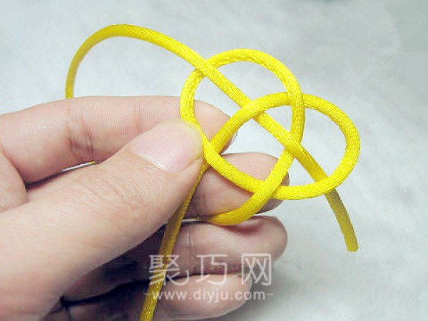 Illustrated tutorial on how to knit a Chinese knot - a single-thread double-money knot