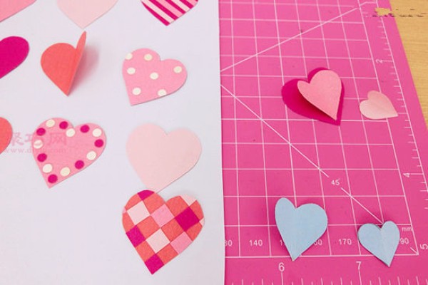 DIY handmade heart-shaped photo frame tutorial using colorful cardboard