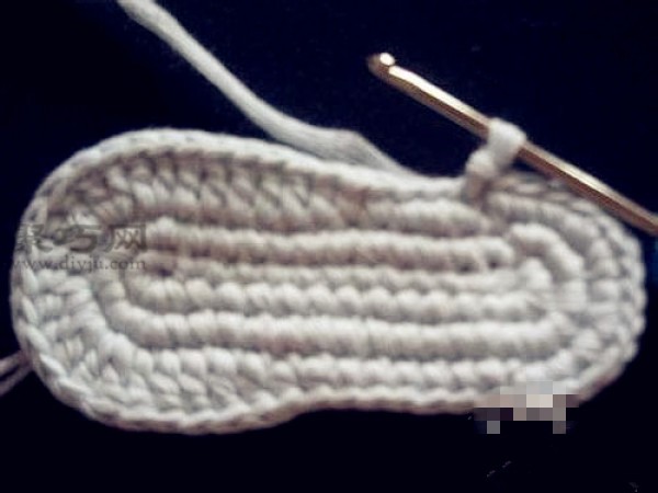 Wool crochet baby shoes tutorial teaches you how to knit baby shoes