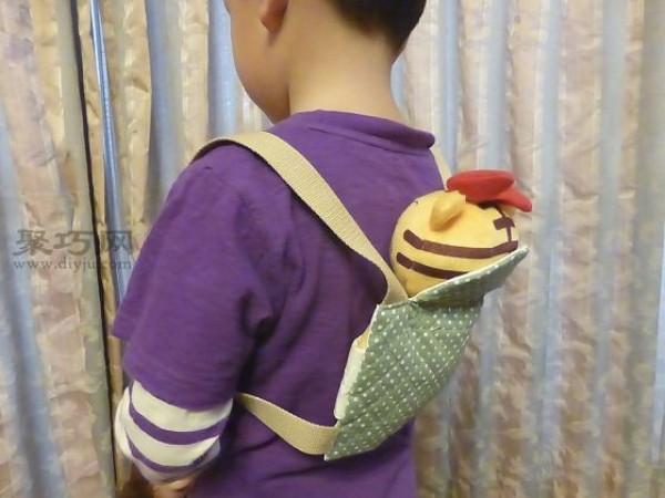 Tutorial on making a puppet backpack, a handmade gift that children will love