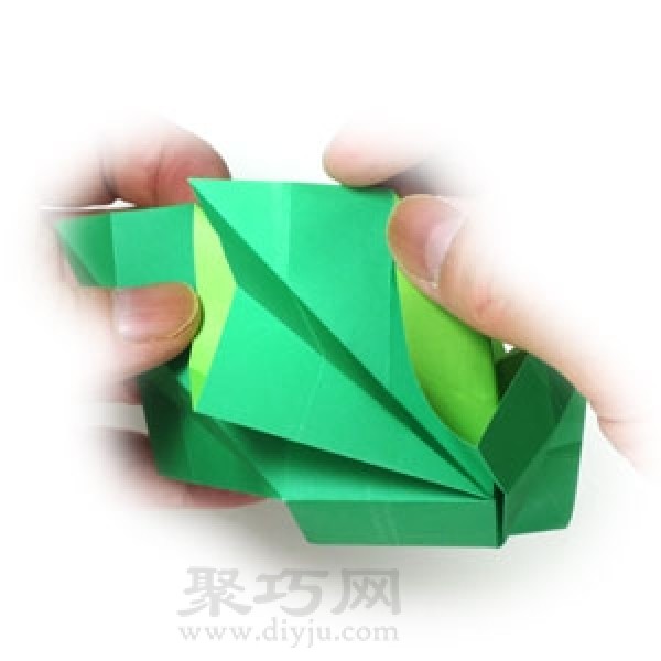 Hollow Cube Origami: Illustration of the folding method of forming a paper cube