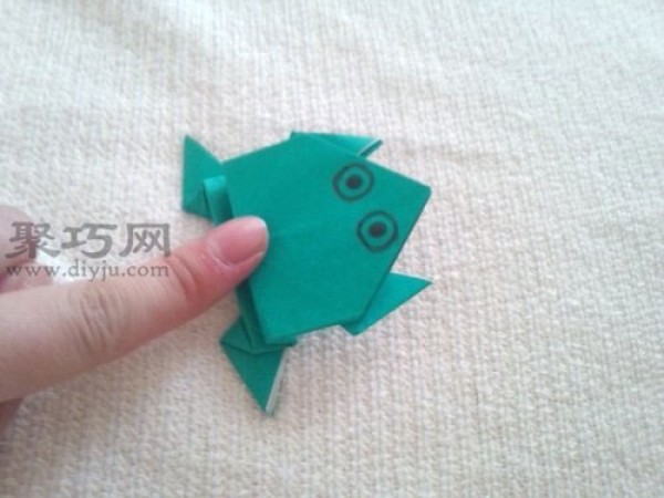 Frog origami tutorial: teach you how to fold a jumping frog