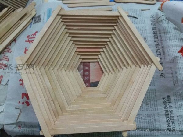 DIY hexagonal storage basket tutorial for ice cream sticks. How to make handmade snack fruit plate with popsicle sticks.