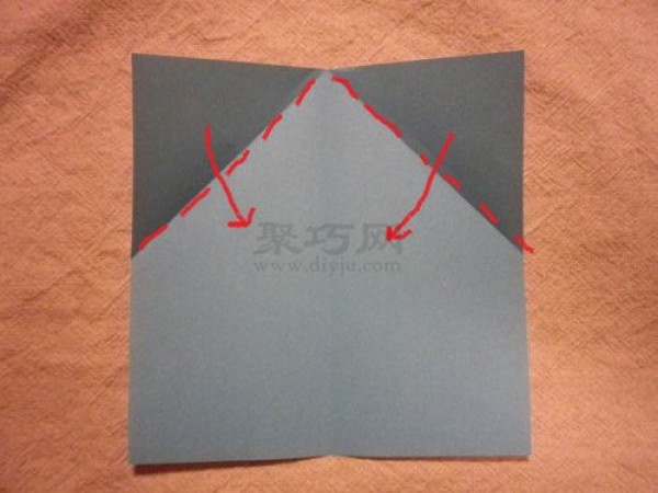 Illustration of the folding method of a wide-head airplane. How to fold a squid-head airplane with paper.