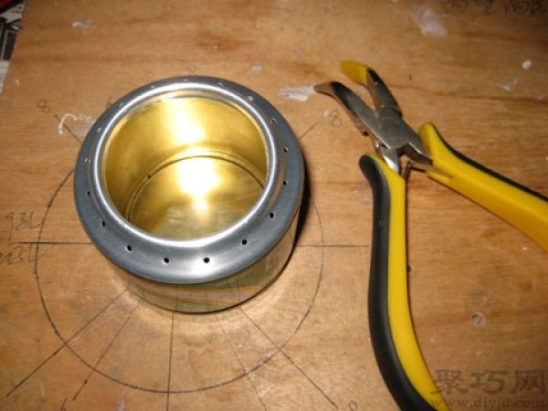 How to make your own alcohol stove? Teach you how to make a simple solid alcohol stove using cans