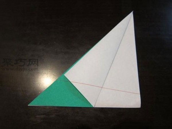 Illustration of the steps to make an origami sailboat. Learn to fold an origami boat in 3 easy steps.