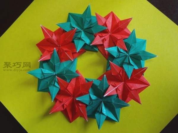 Tutorial on making Christmas origami eight-pointed star How to make small Christmas decorations through origami