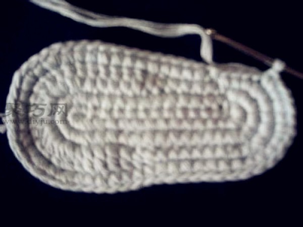 Wool crochet baby shoes tutorial teaches you how to knit baby shoes