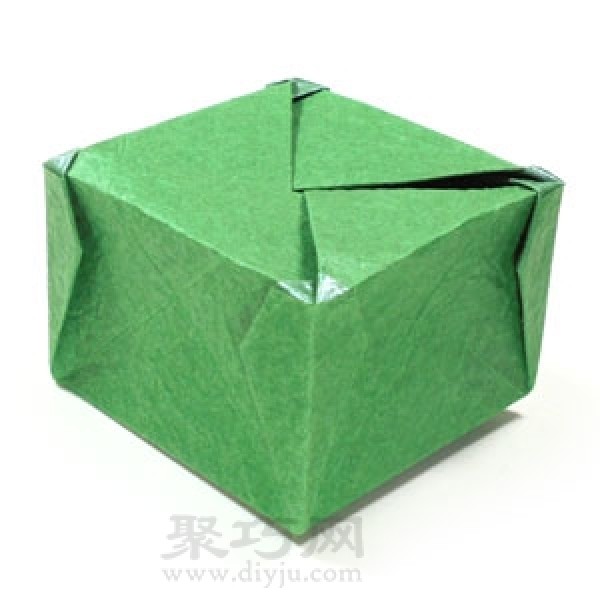 Teach you how to fold a square origami box with a lid out of paper