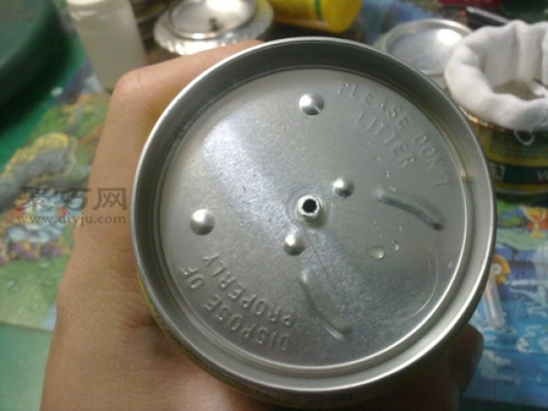 The easiest way to make an alcohol stove: Make your own mini stove with cans