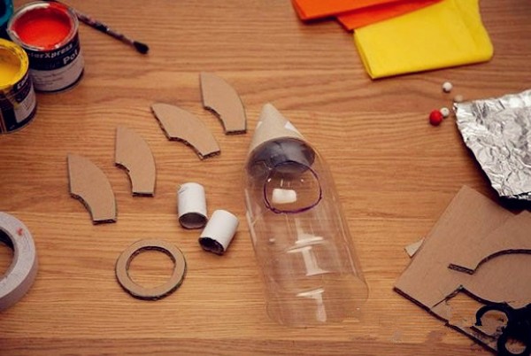 Illustration of how to make DIY space rocket model of beverage bottle