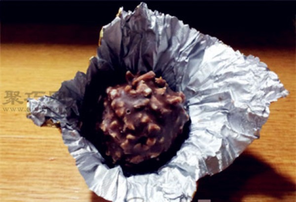 Illustrated tutorial on how to fold chocolate roses How to fold tinfoil paper roses