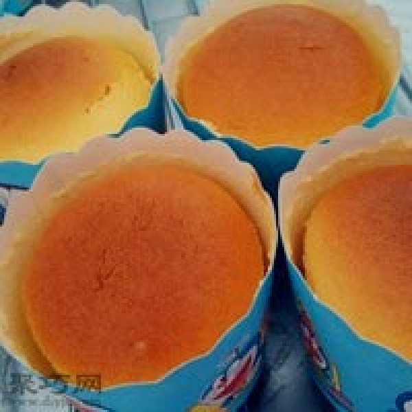 Recipe for fluffy and non-shrinking cup cheesecake. Ingredients for six-inch 12-cup cup cheesecake.