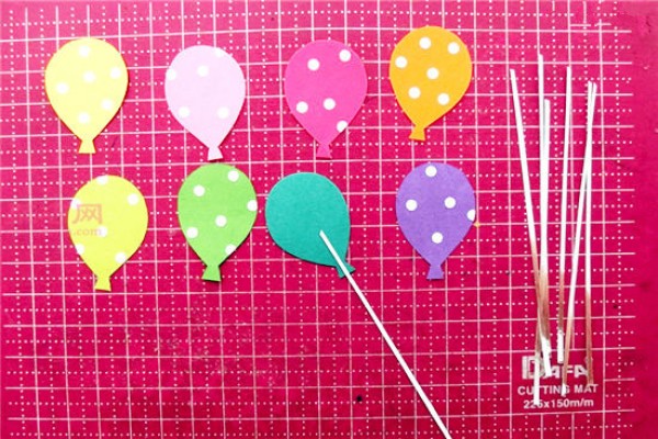 Tutorial on making hand-made balloon three-dimensional greeting cards from colorful cardboard