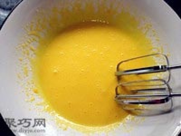 How to make meat floss chiffon cake rolls without cracking. Steps to make meat floss cake rolls.