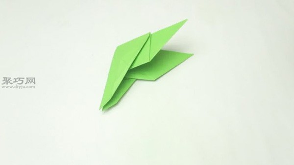 Illustrated tutorial for making handmade origami butterflies. Teach you how to make origami butterflies with paper.