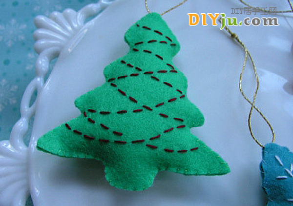 Fabric DIY Christmas tree ornaments tutorial