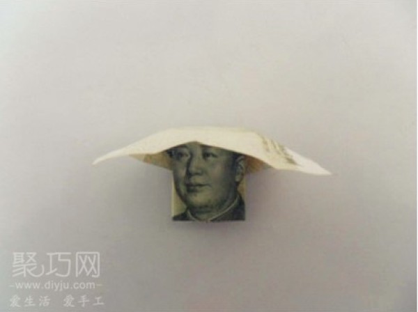 Mao Mao’s tutorial on using one yuan to make origami and wearing a bamboo hat is so cute!