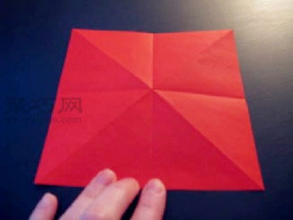 Heart-shaped origami that can be used to make envelopes Simple origami heart illustrated tutorial