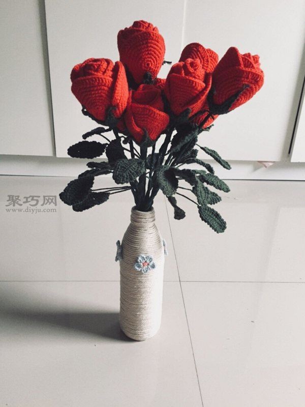 Make a fresh and artistic small vase with Nongfu Spring mineral water bottle in a few simple steps