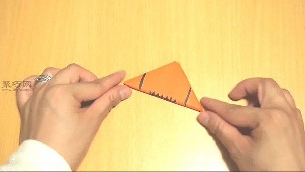 How to fold a triangular football with paper. Illustrated tutorial on handmade origami football.