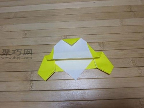 Childrens origami flying saucer tutorial teaches you how to fold a UFO space flying saucer