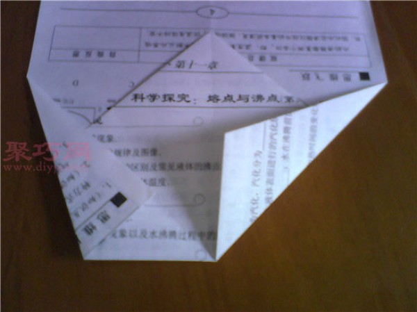 Illustration of how to fold the sky king paper airplane. How to fold the longest flying paper airplane in the world.