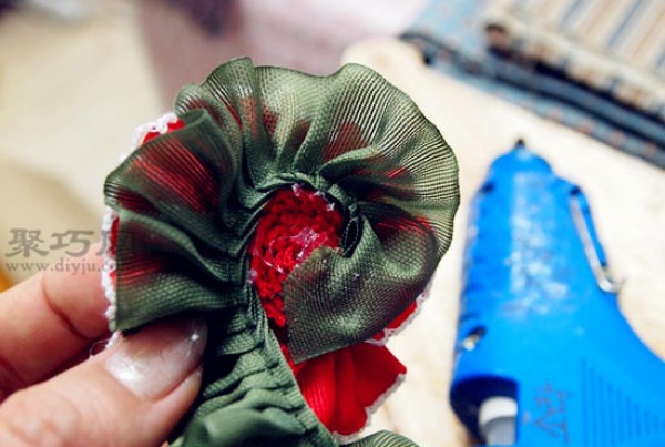 DIY Fabric Flowers That Will Never Die Fabric Flower Making Illustrations