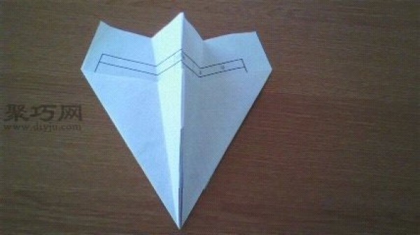 The simplest illustrated tutorial on how to fold a paper airplane