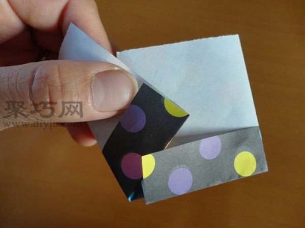 A piece of paper turns into a chopstick holder in seconds How to make an origami chopstick holder