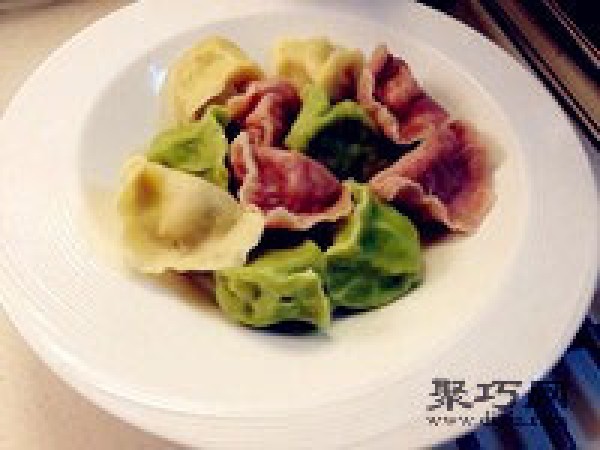 How to make multi-color vegetable and pork dumplings How to make vegetable dumpling wrappers