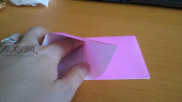 Illustrated tutorial on folding paper balloons. Teach you how to fold paper balloons.