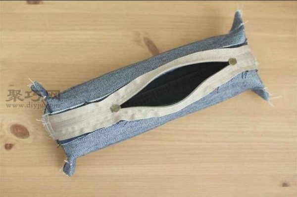 Illustrated tutorial on how to quickly transform old jeans legs into beautiful and practical pencil cases and small bags