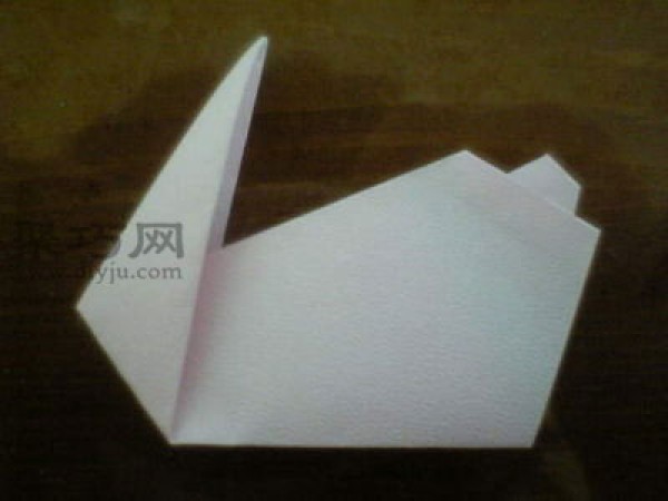 How to fold a rabbit with paper. Illustration of how to fold a three-dimensional paper rabbit.