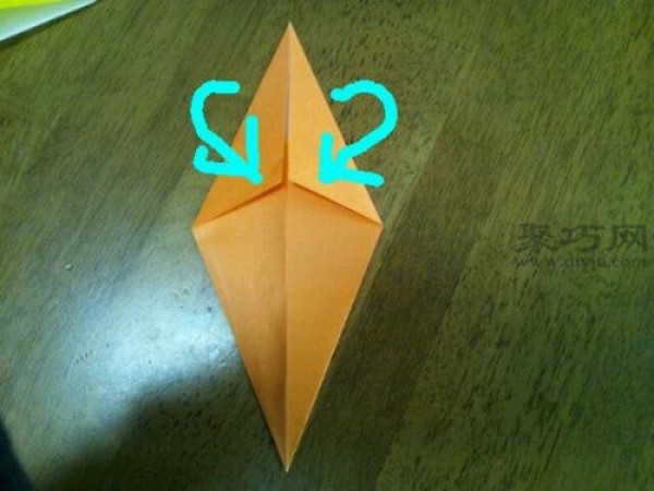 Illustration of how to fold a three-dimensional five-pointed star. How to fold a three-dimensional five-pointed star.