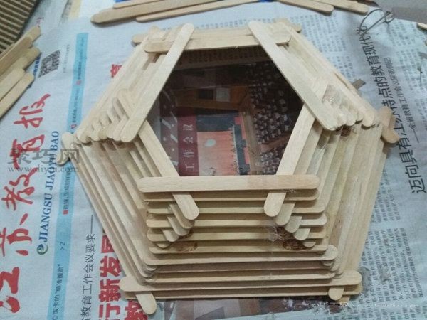 DIY hexagonal storage basket tutorial for ice cream sticks. How to make handmade snack fruit plate with popsicle sticks.