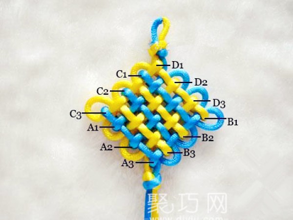 Illustrated tutorial on how to weave Chinese knot with three long coiled knots