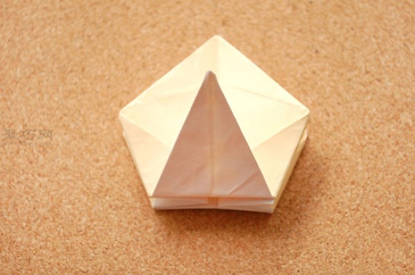 Illustration of how to fold a star box. How to fold a small gift box with four corners.