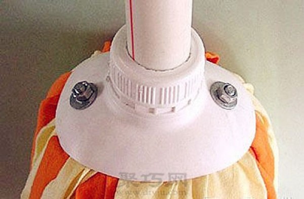 Use old T-shirts to make clever use of old T-shirts and waste plastic bottles to make DIY household mops