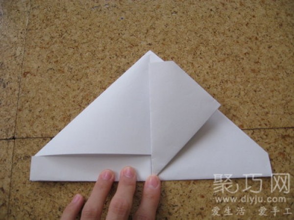 How to fold a heart-shaped love letter. Illustration of how to fold a heart-shaped love letter.