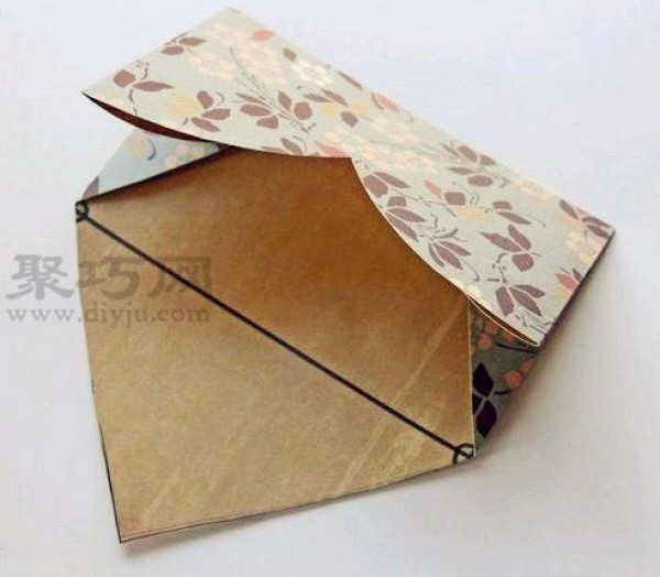 Heart-shaped origami envelope tutorial How to fold an envelope in a heart shape