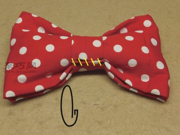 Mickey Mouse headband making tutorial. Learn how to make a cute fabric bow headband.