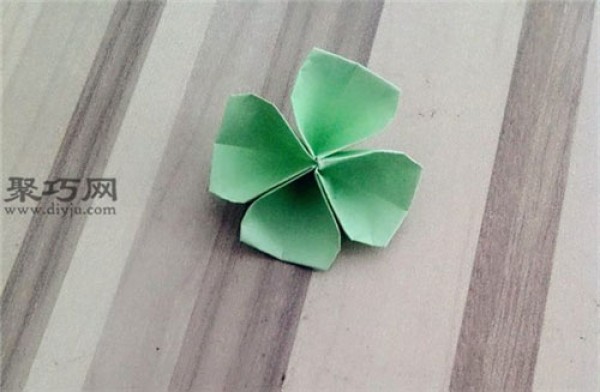 How to fold a three-dimensional four-leaf clover. Illustration of how to fold a four-leaf clover.