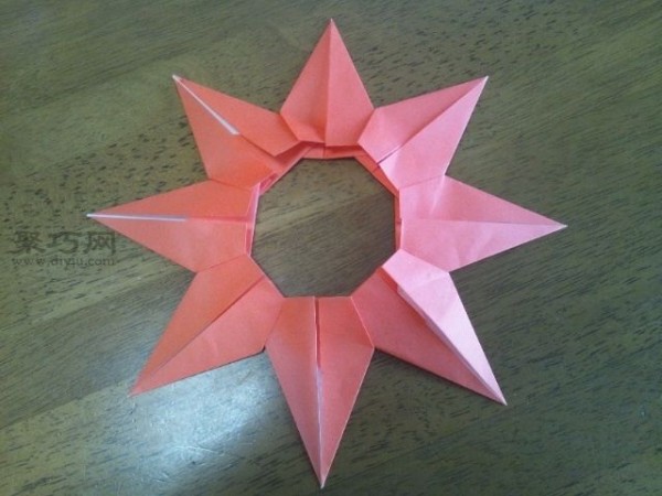 Teach you how to make a kindergarten small red flower medallion with origami