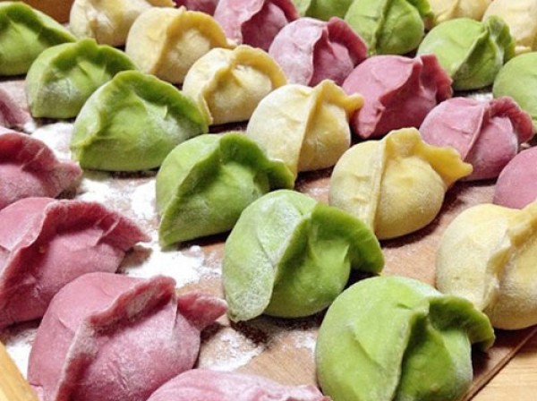 How to make multi-color vegetable and pork dumplings How to make vegetable dumpling wrappers