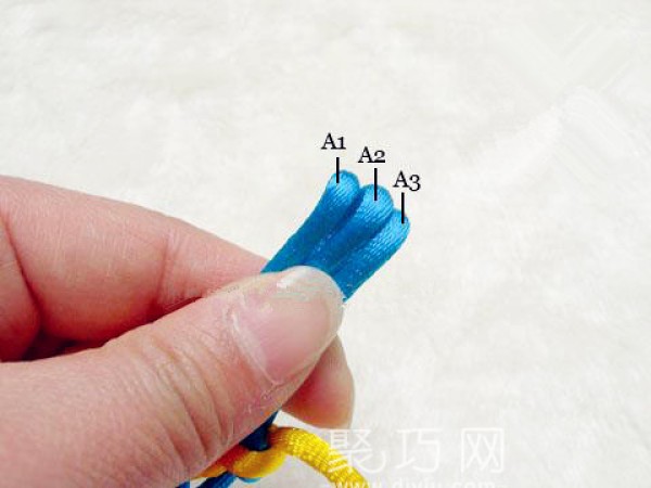 Steps of knitting Chinese knots. Illustrated tutorial on how to knit Baojie Erbao 3-tackle knot.