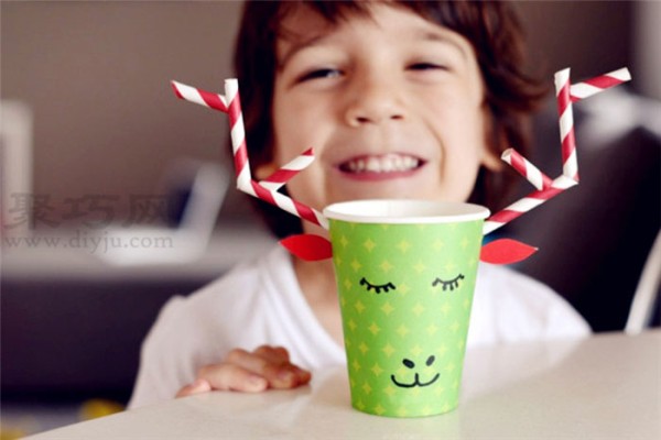 Simple handmade paper cups for primary school students. Paper cups to make Christmas deer.