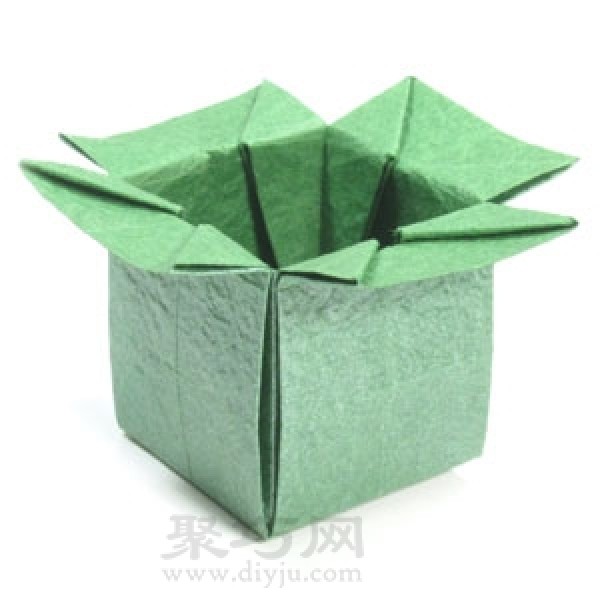 Illustrated tutorial on how to fold a paper cube