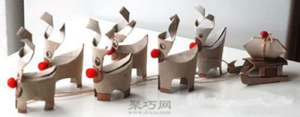 Toilet paper tube turns waste into cute Christmas reindeer