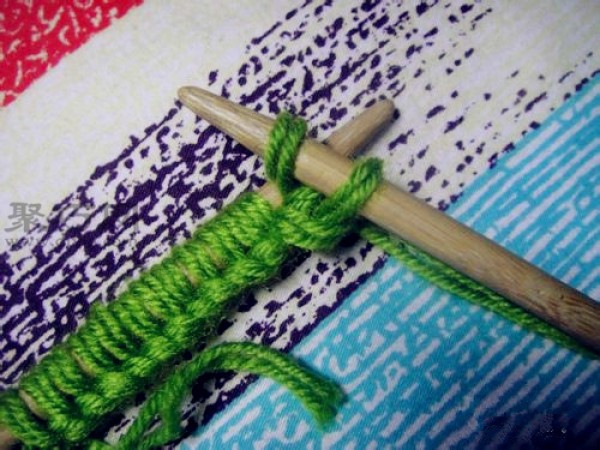 Stick needle knitting scarf tutorial teaches you how to knit a scarf easily and beautifully